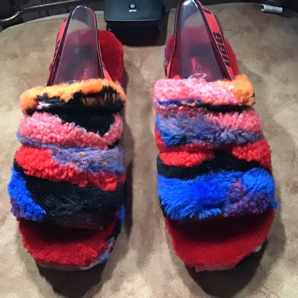 UGG FLUFF YEAH AUTHENTIC RED CALI COLLAGE ELASTIC STRAP SLIPS